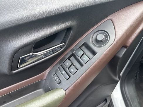 Used 2016 Chevrolet Trax LT w/ LT Convenience Package image 16