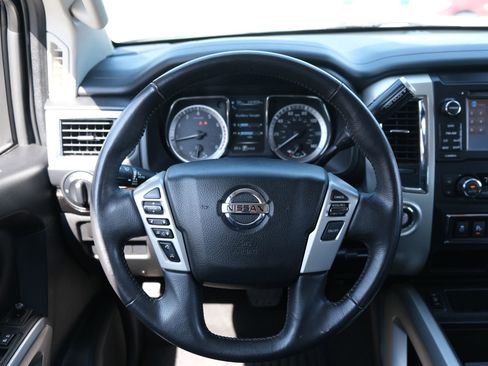 Used 2018 Nissan Titan SV w/ SV Convenience Package RWD image 24