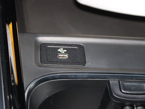 Used 2026 Mercedes-Benz GLB 250 4MATIC image 27