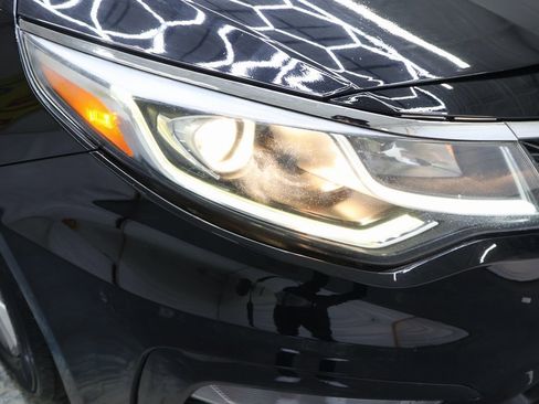 Used 2020 Kia Optima LX image 26