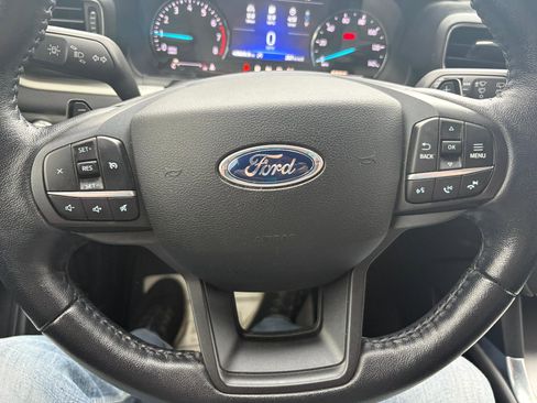 Used 2020 Ford Explorer XLT w/ Equipment Group 202A AWD/4WD image 22