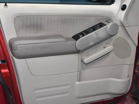 Used 2007 Ford Explorer Sport Trac XLT image 4