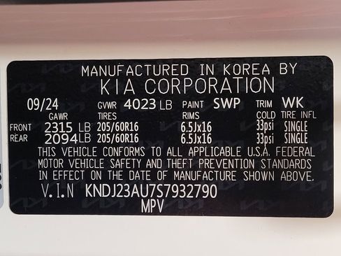 Used 2025 Kia Soul LX w/ LX Technology Package FWD image 33