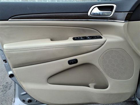 Used 2015 Jeep Grand Cherokee Limited image 10