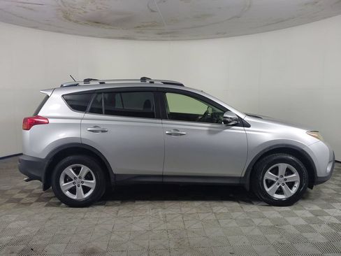 Used 2013 Toyota RAV4 XLE AWD/4WD image 4