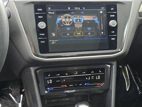 Used 2024 Volkswagen Tiguan SE w/ Panoramic Sunroof Package FWD image 31