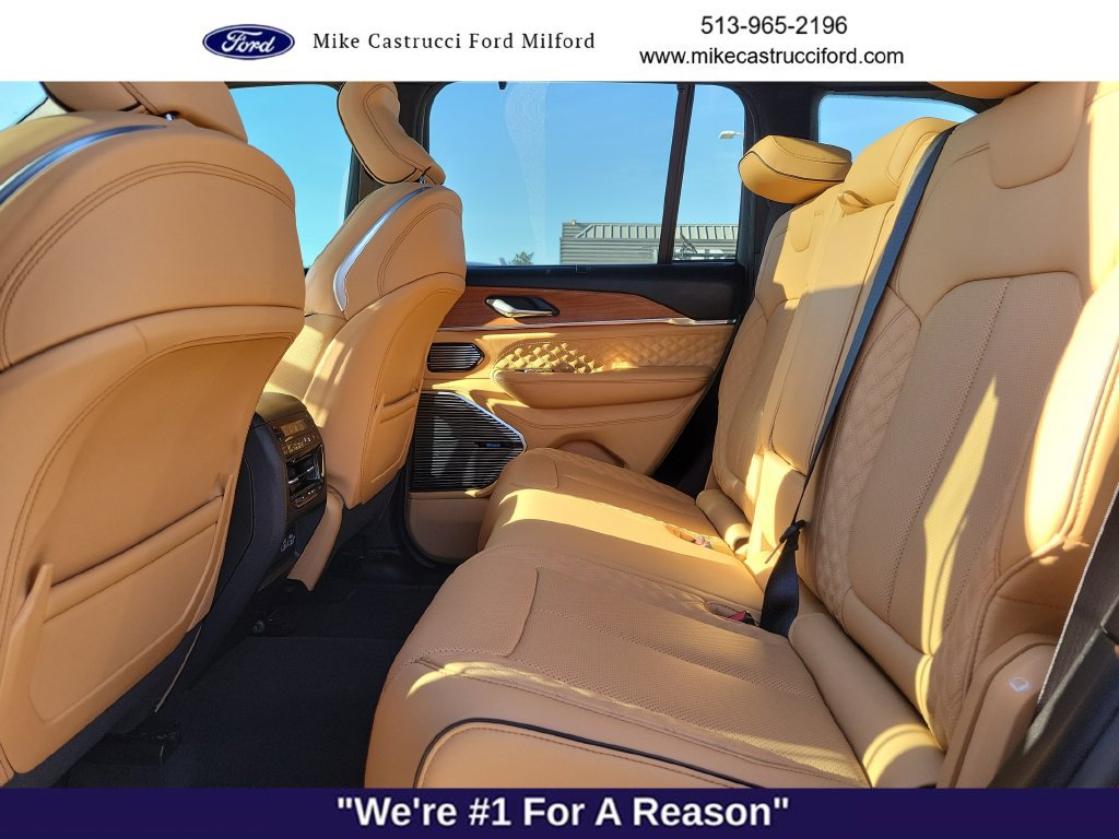 Used 2025 Jeep Grand Cherokee Summit AWD/4WD image 21