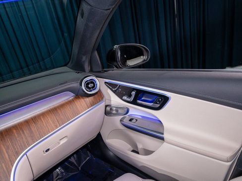 Used 2025 Mercedes-Benz GLC 300 image 21