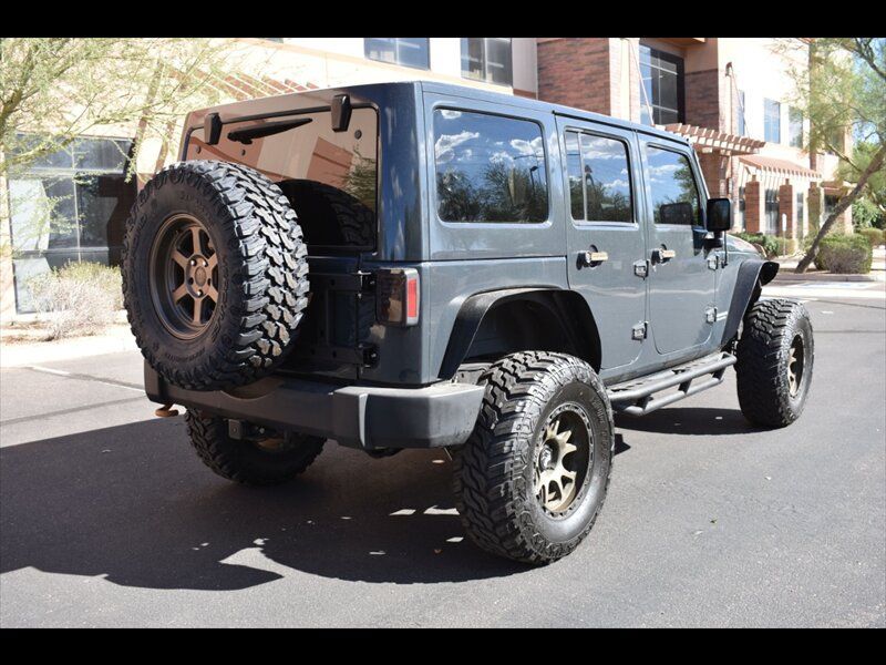 Used 2017 Jeep Wrangler Unlimited Rubicon w/ Connectivity Group AWD/4WD image 8