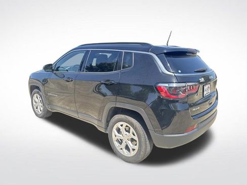 Used 2024 Jeep Compass Latitude AWD/4WD image 7