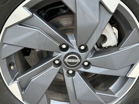 Used 2025 Nissan Rogue SV FWD image 31