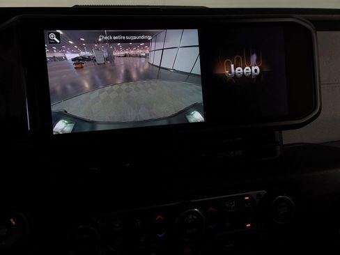 Certified 2024 Jeep Gladiator Sport AWD/4WD image 19