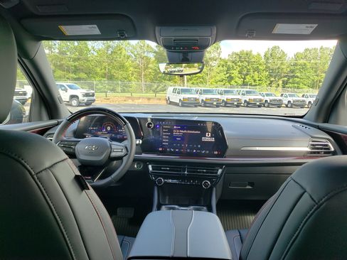 New 2026 Chevrolet Traverse RS w/ LPO, Floor Liner Package FWD image 38