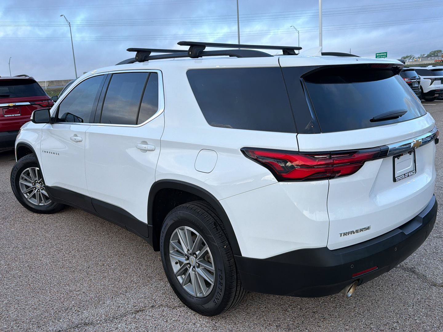 Used 2023 Chevrolet Traverse LT FWD image 5