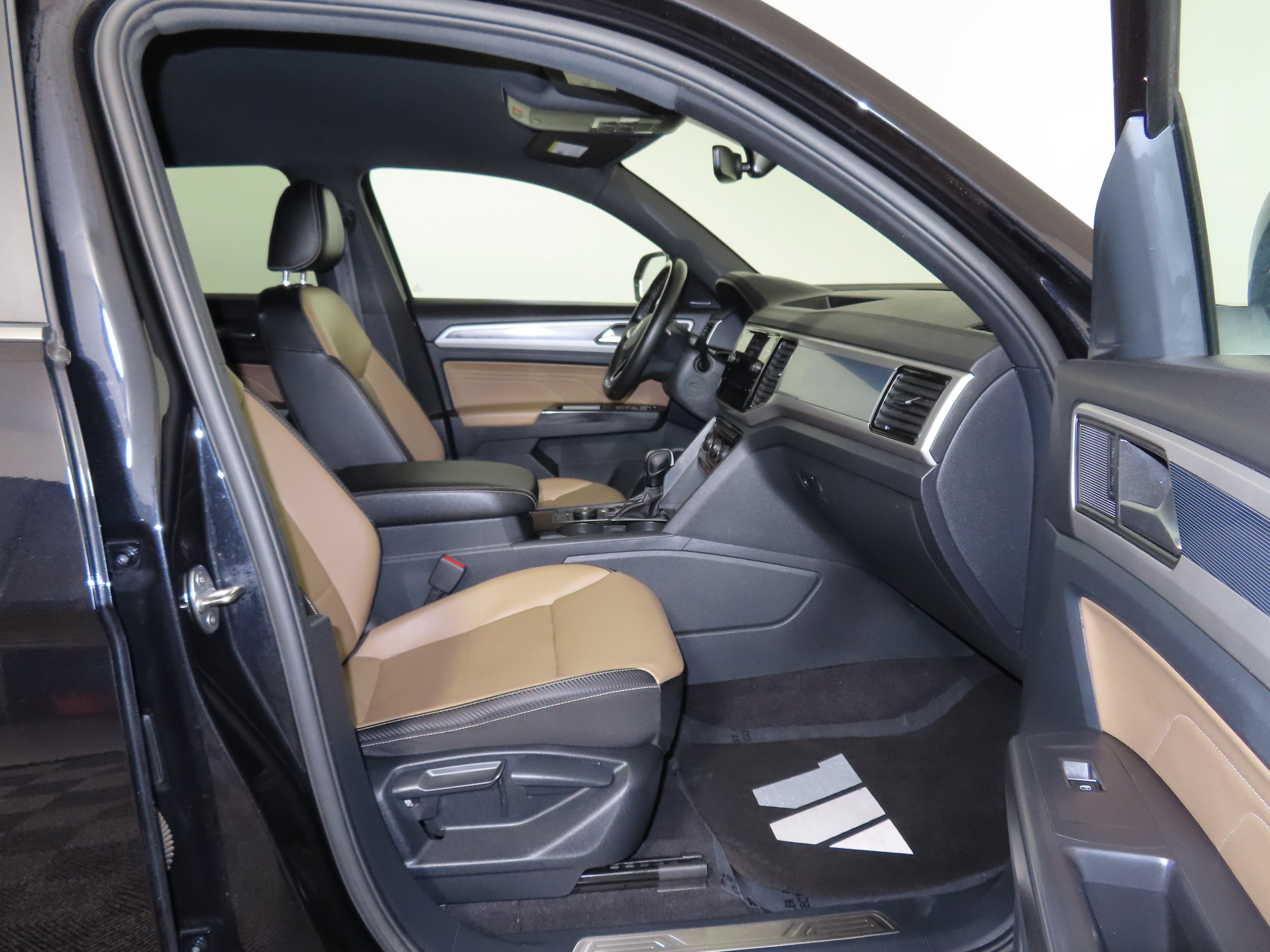 Used 2023 Volkswagen Atlas Cross Sport SE AWD/4WD image 29