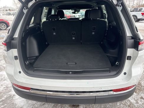 Used 2024 Jeep Grand Cherokee Limited image 20