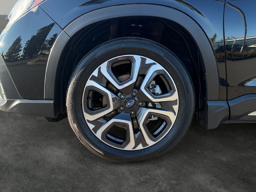 Used 2023 Subaru Ascent Limited w/ Technology Package AWD/4WD image 5