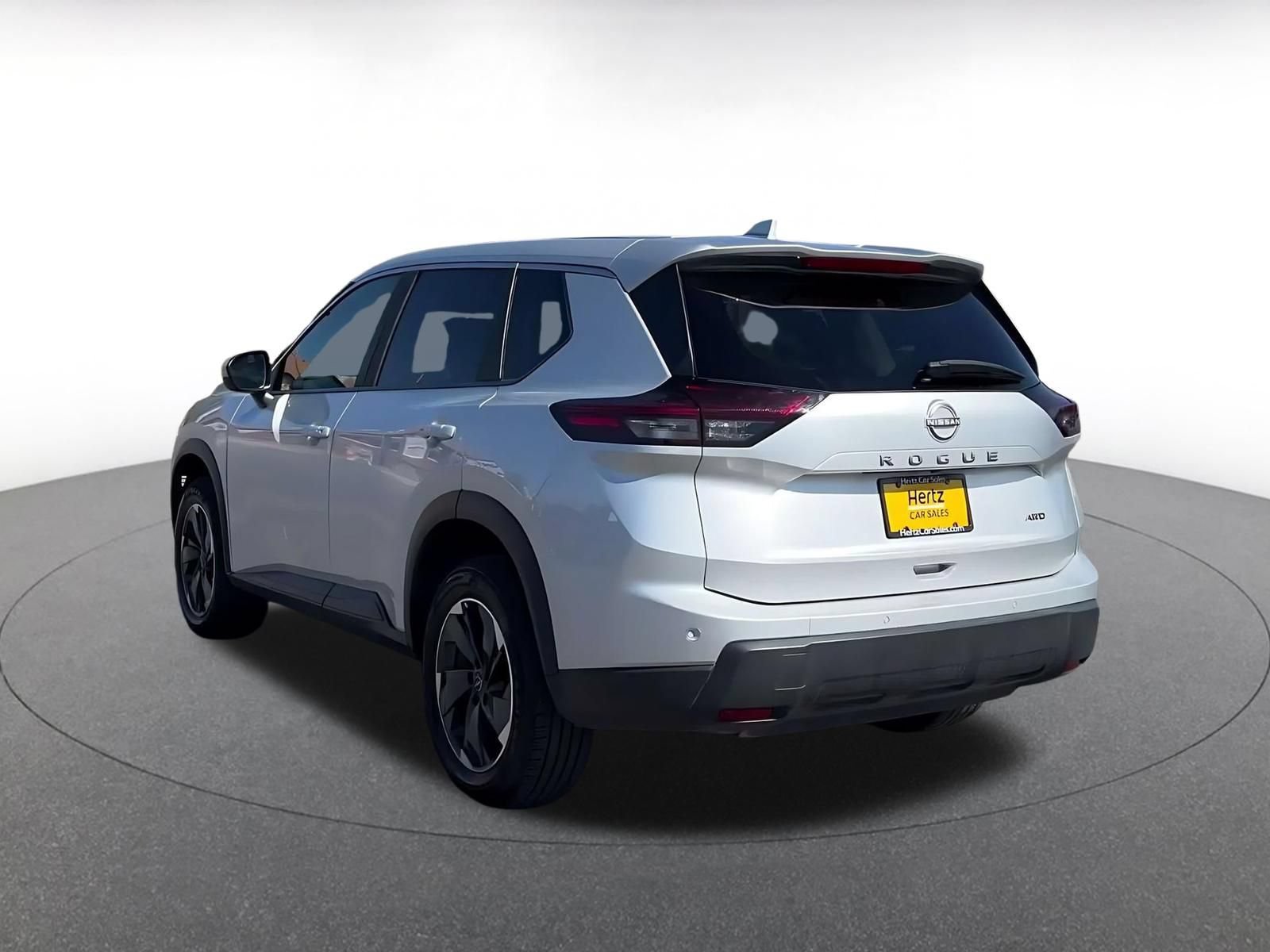 Used 2025 Nissan Rogue SV AWD/4WD image 10