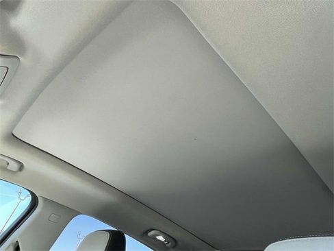 Certified 2018 Chevrolet Equinox LT w/ Sun & Infotainment Package image 16