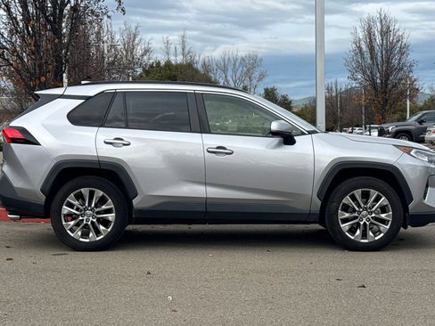 Used 2020 Toyota RAV4 Limited image 3