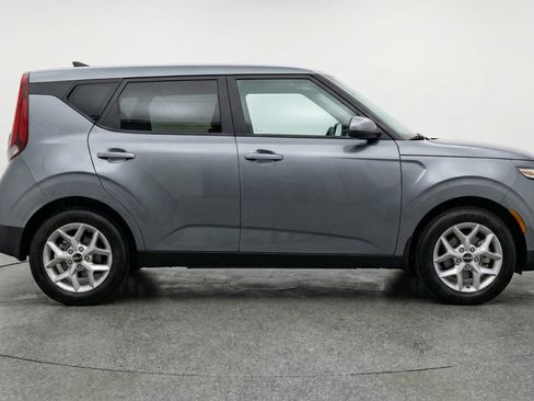 Used 2025 Kia Soul LX w/ LX Technology Package image 11