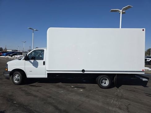New 2026 Chevrolet Express 3500 w/ Power Convenience Package image 17