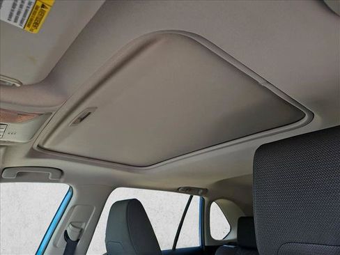 Used 2020 Toyota RAV4 XLE w/ Convenience Package FWD image 16