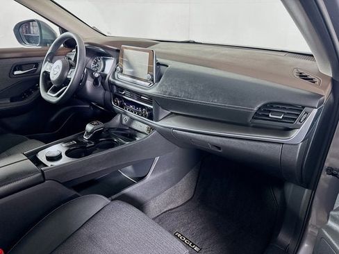 Used 2023 Nissan Rogue SV image 23