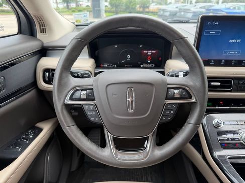 Used 2022 Lincoln Nautilus FWD w/ Premium Package image 15