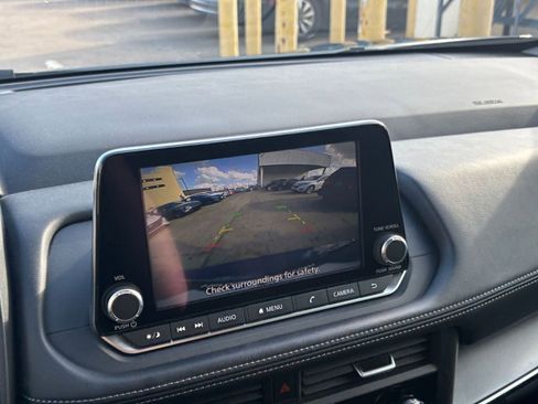 Used 2025 Nissan Rogue SV image 25