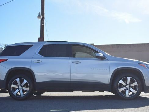 Used 2018 Chevrolet Traverse LT image 4