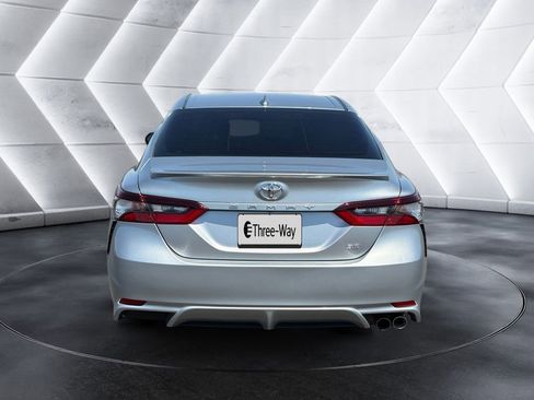 Used 2023 Toyota Camry SE FWD image 4