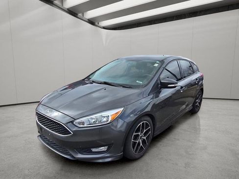 Used 2016 Ford Focus SE w/ SE Sport Package image 1