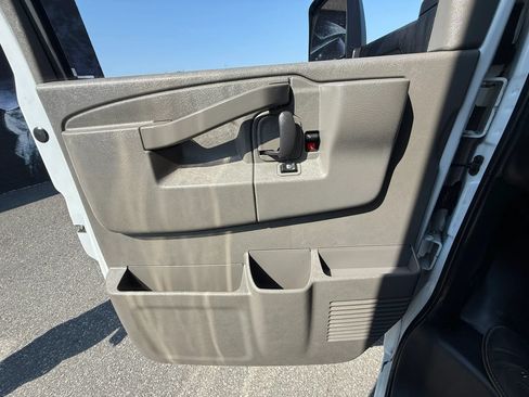 Used 2022 Chevrolet Express 3500 w/ Power Convenience Package RWD image 22