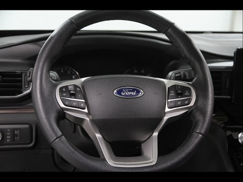 Certified 2022 Ford Explorer Limited w/ Equipment Group 301A AWD/4WD image 8