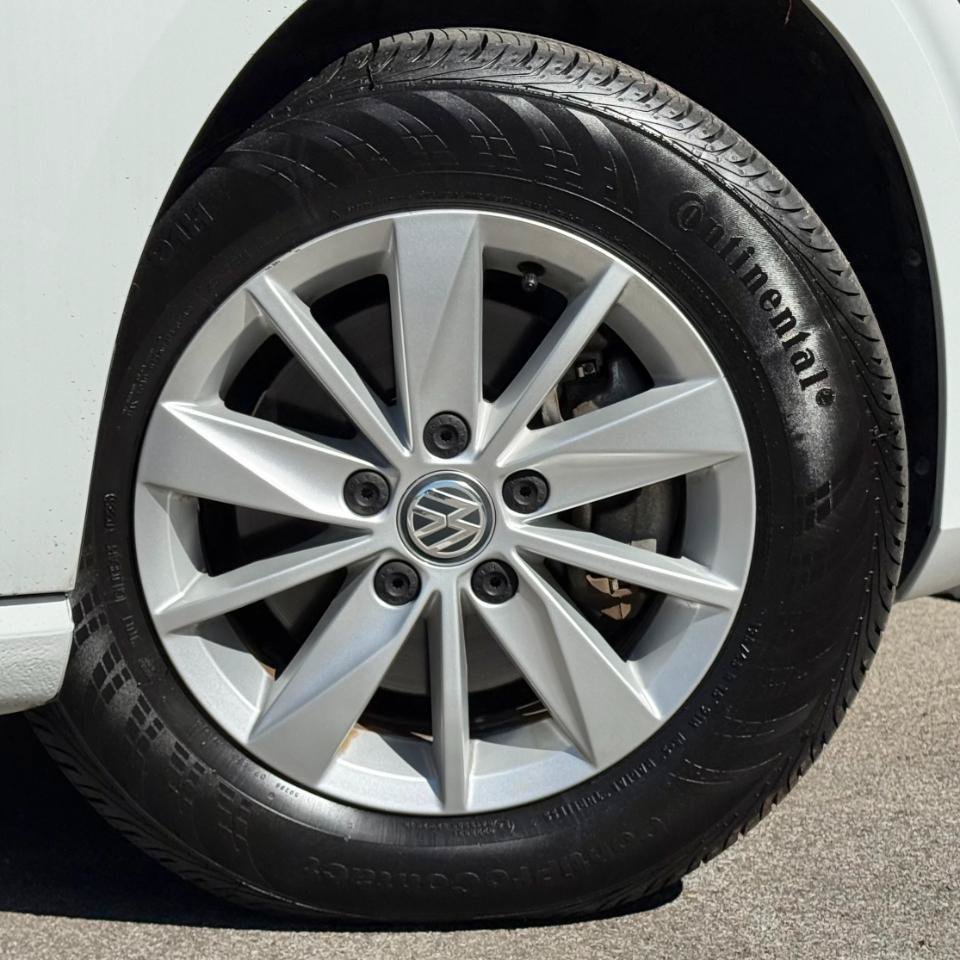 Used 2016 Volkswagen Golf S FWD image 16
