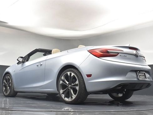 Used 2018 Buick Cascada Premium image 31