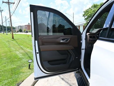 Used 2024 Chevrolet Tahoe High Country AWD/4WD image 27