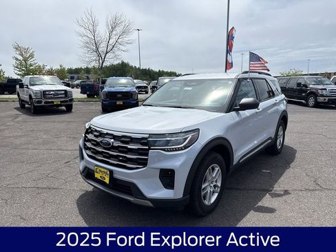 Used 2025 Ford Explorer Active AWD/4WD image 3