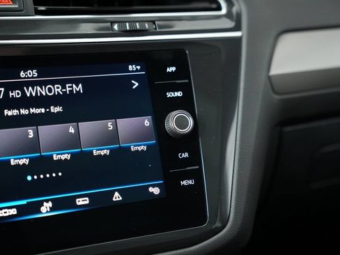 Used 2023 Volkswagen Tiguan SE R-Line FWD image 23