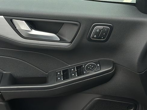 Used 2025 Ford Escape Platinum image 21