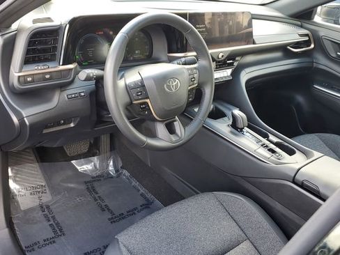 Used 2023 Toyota Crown Limited image 17