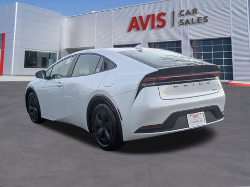 Used 2024 Toyota Prius LE image 9