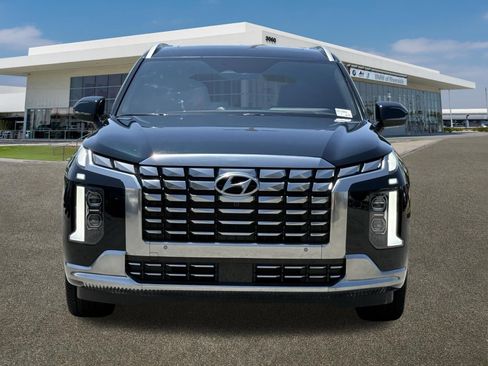 Used 2024 Hyundai Palisade Calligraphy FWD image 3