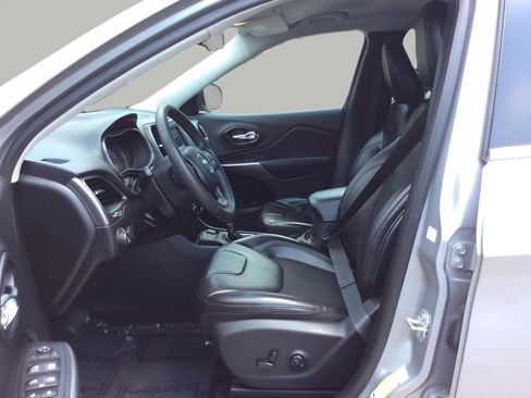 Used 2020 Jeep Cherokee Latitude Plus FWD image 15