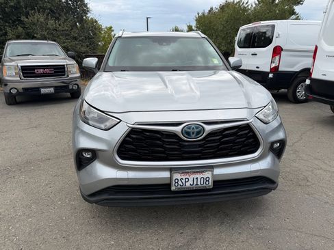 Used 2020 Toyota Highlander XLE AWD/4WD image 8