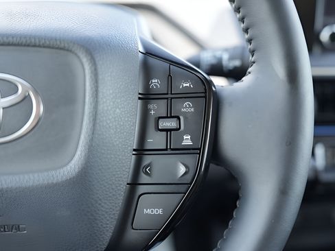 Used 2025 Toyota Prius XLE FWD image 27