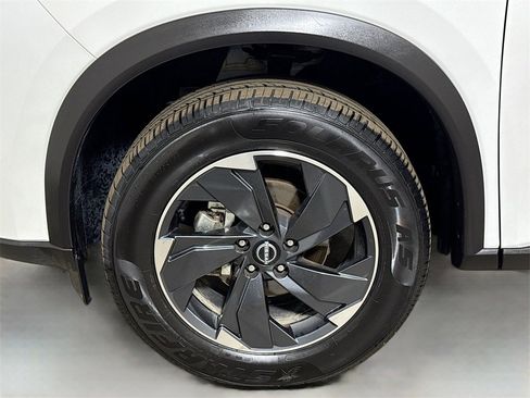 Used 2025 Nissan Rogue SV w/ SV Premium Package image 29