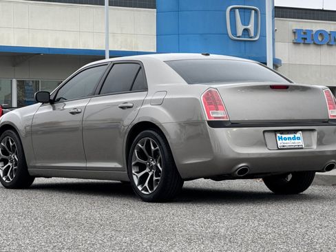 Used 2014 Chrysler 300 image 3