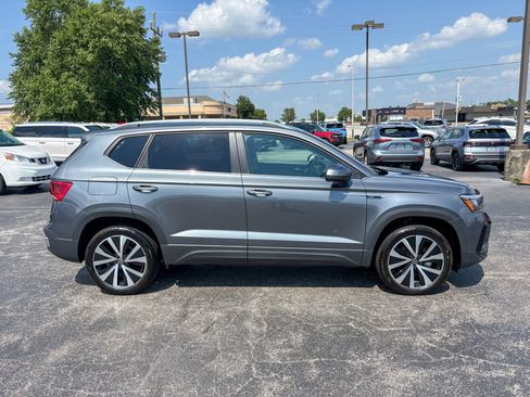 Used 2024 Volkswagen Taos SE FWD image 19